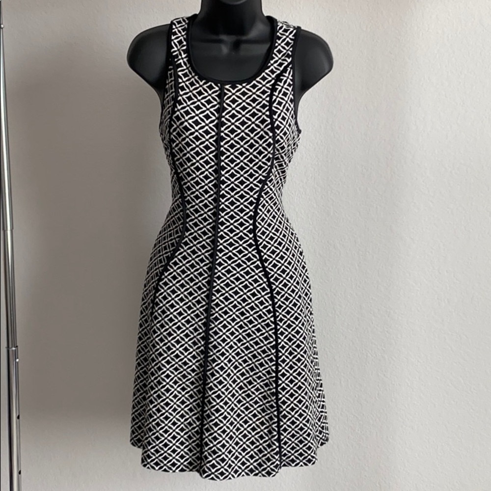 Sleeveless patterned dress